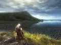 Geralt klęczy nad jeziorem, wpatrując się w horyzont. Wizualizacje z wiedzmin 1 remake zapierają dech w piersiach.