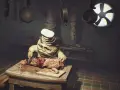 Potworny kucharz z gry Little Nightmares kroi mięso. Czas gry w tej przerażającej kuchni.