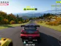 Wyścig w Forza Horizon 6 na PS5. Czerwony samochód pędzi po krętej drodze wśród jesiennych drzew.