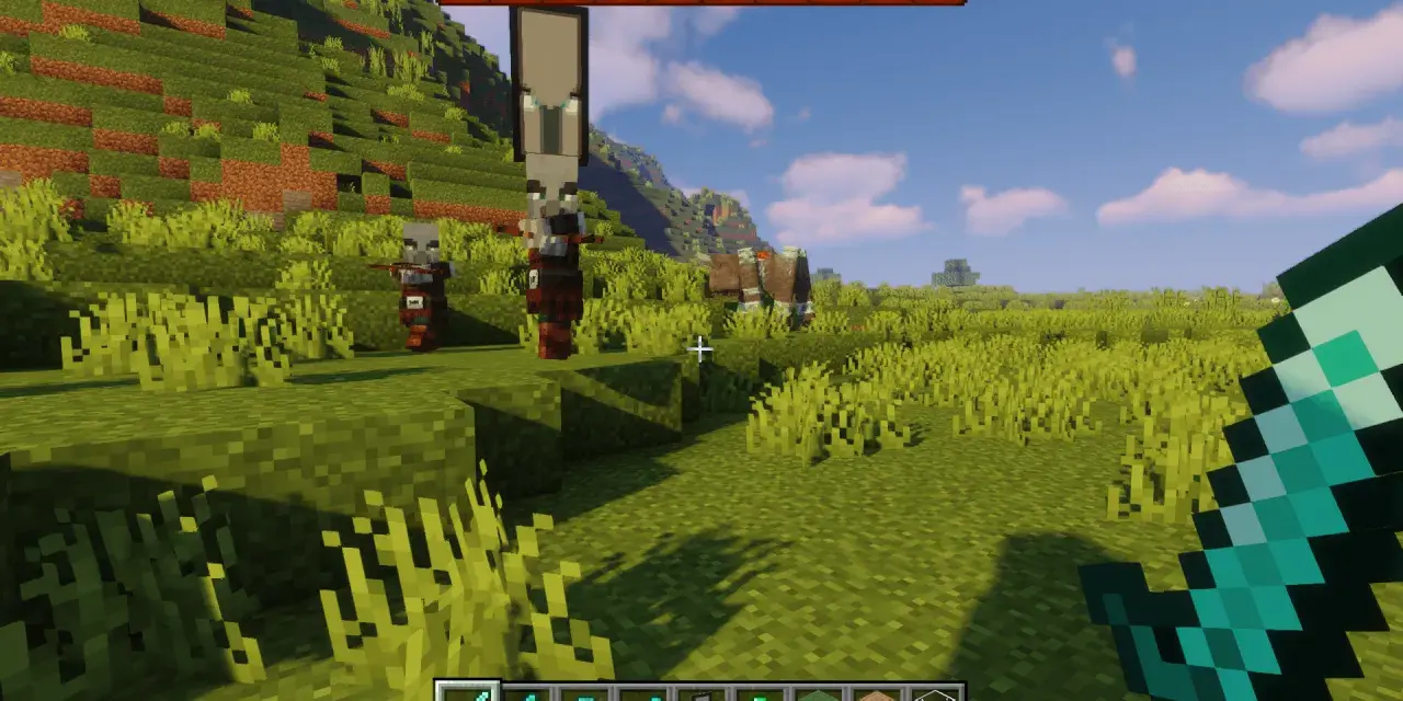 Zły omen w Minecraft! Zbliża się rajd najeźdźców. Gracz trzyma diamentowy miecz, gotowy do walki.