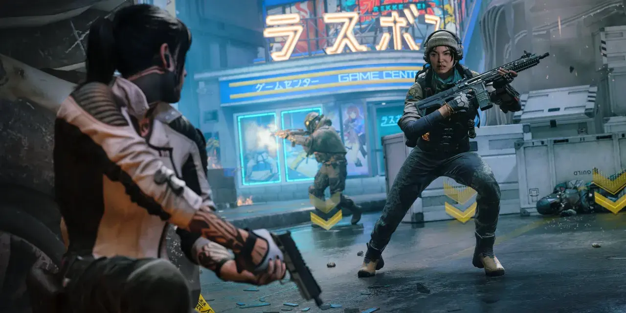 Gracze w black ops 7 walczą na ulicach miasta. Jedna postać celuje z pistoletu, druga z karabinu.