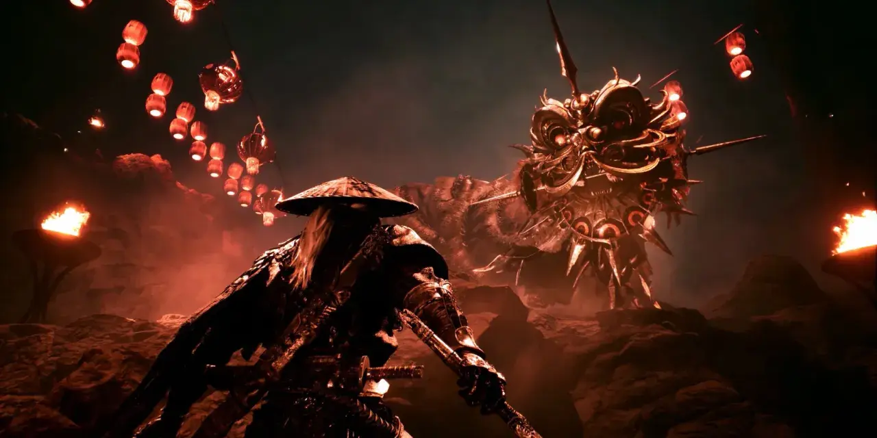Samuraj z gry Phantom Blade Zero walczy z mechanicznym smokiem w mrocznym, oświetlonym pochodniami krajobrazie.