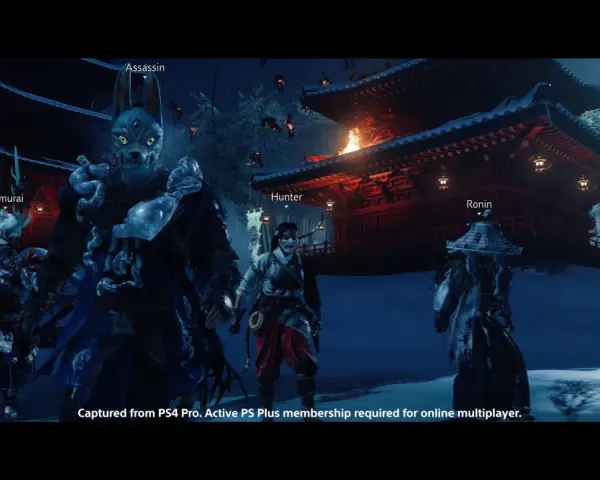 Postacie z Ghost of Tsushima w trybie online, dostępnym dla graczy z aktywnym PS Plus. Widoczni Assassin, Hunter i Ronin.