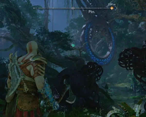 Kratos w opuszczonej wiosce, gdzie kruki Odyna strzegą tajemnic.