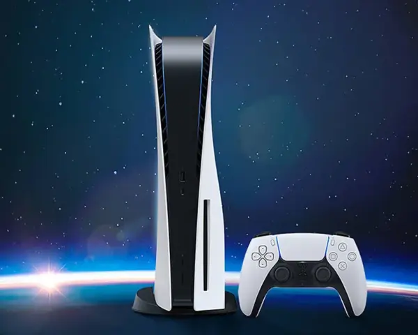 Konsola PS5 i kontroler DualSense na tle kosmosu z widokiem na Ziemię. Premiera PS5 była przełomem.
