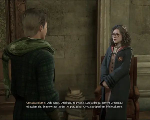 Rozmowa z Cressidą w Hogwarcie, w grze Hogwarts Legacy z polskim dubbingiem.