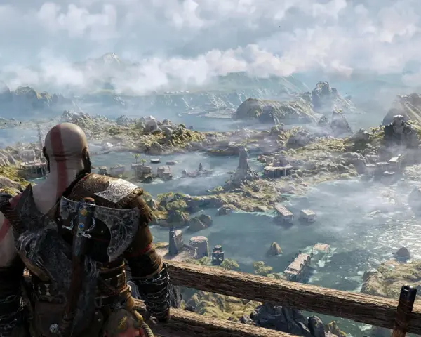 Kratos spogląda na rozległy, mglisty krajobraz. Zastanawiasz się, ile trwa fabuła God of War Ragnarök, przemierzając te ziemie.