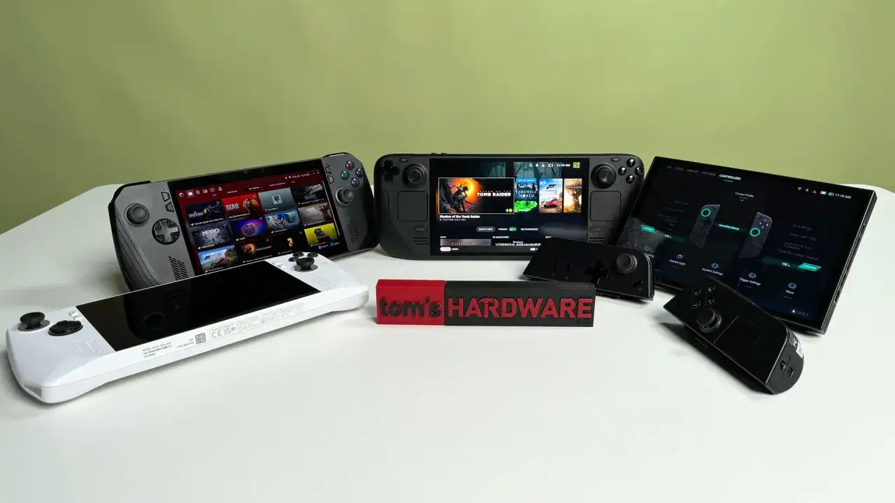 Porównanie: Steam Deck czy Nintendo Switch? Na stole konsola Steam Deck, biały handheld i akcesoria.
