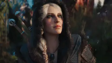 Ciri w kapturze, z dwoma mieczami za plecami, wygląda na gotową do walki w świecie Wiedźmin 4.